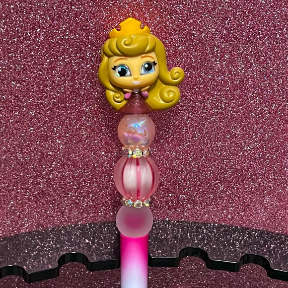 Hand Crafted Beaded pen with Disney Doorable Topper Aurora - Picture 3 of 3